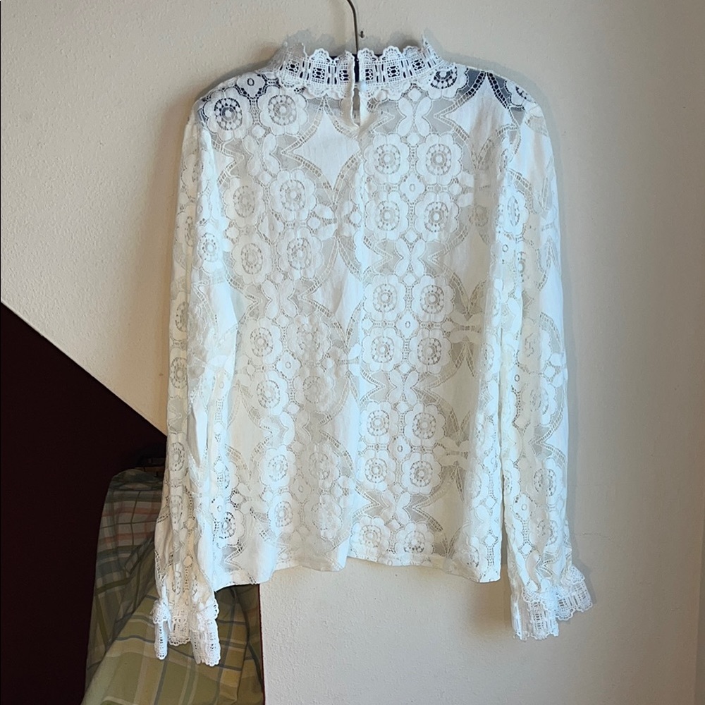 Elegant White Lace Women's Top - Picture 3 of 10